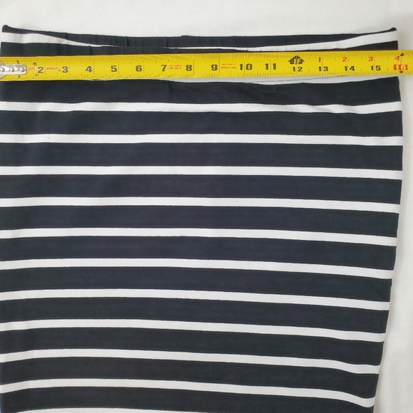 SIMONS Exclusive - TWIK Skirt - Picture 3 of 6